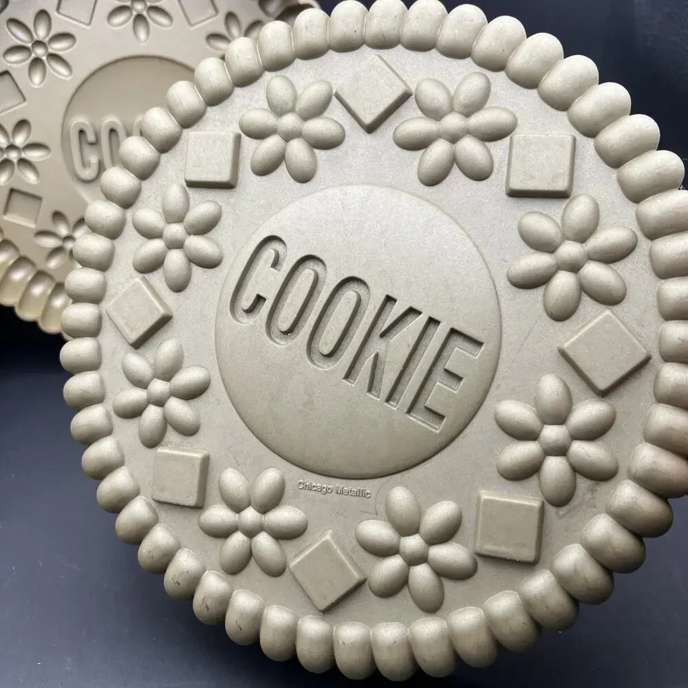 Chicago Metallic/Williams Sonoma Set Two 9” Oreo Cookie Cake Pans Molds